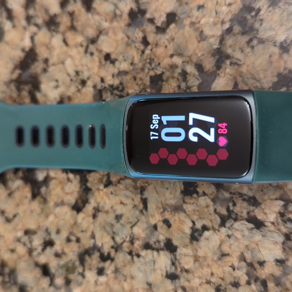 Fitbit Charge 5 awesome condition